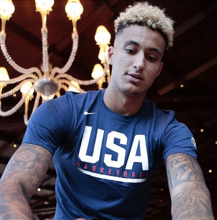 离40+三双仅差1板！拉拉维亚社媒调侃东契奇：你再抢个板啊（东契奇距40+三双只差1板！拉拉维亚社媒打趣：再抢一个啊）