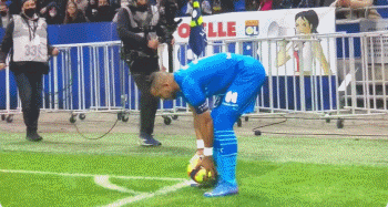 26个代言！孙颖莎再添新商务，人气成就双高，国乒招牌巨星（26项代言在手！孙颖莎再签新合作，战绩与人气齐攀高峰，国乒门面巨星）