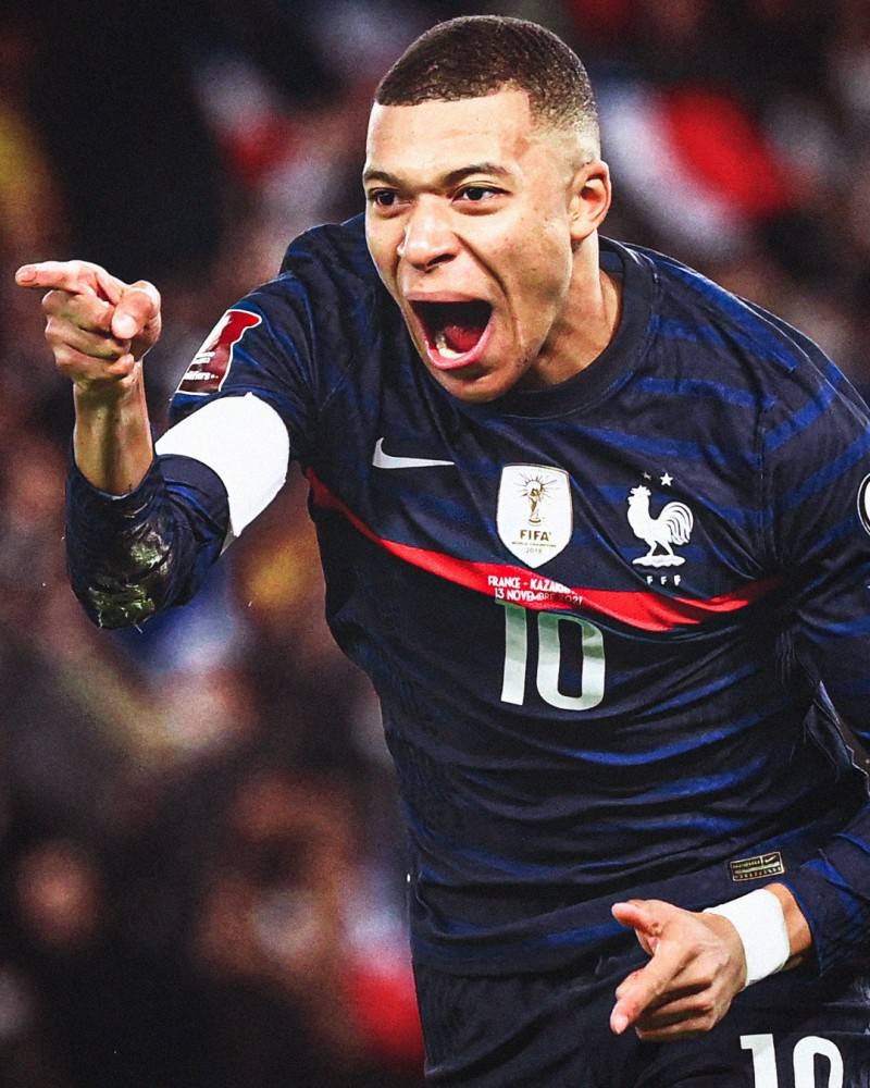 詹姆斯是本赛季场均失误低于2次的球员中，场均助攻数最高的（本季场均失误不足2次的球员中，詹姆斯场均助攻最高）