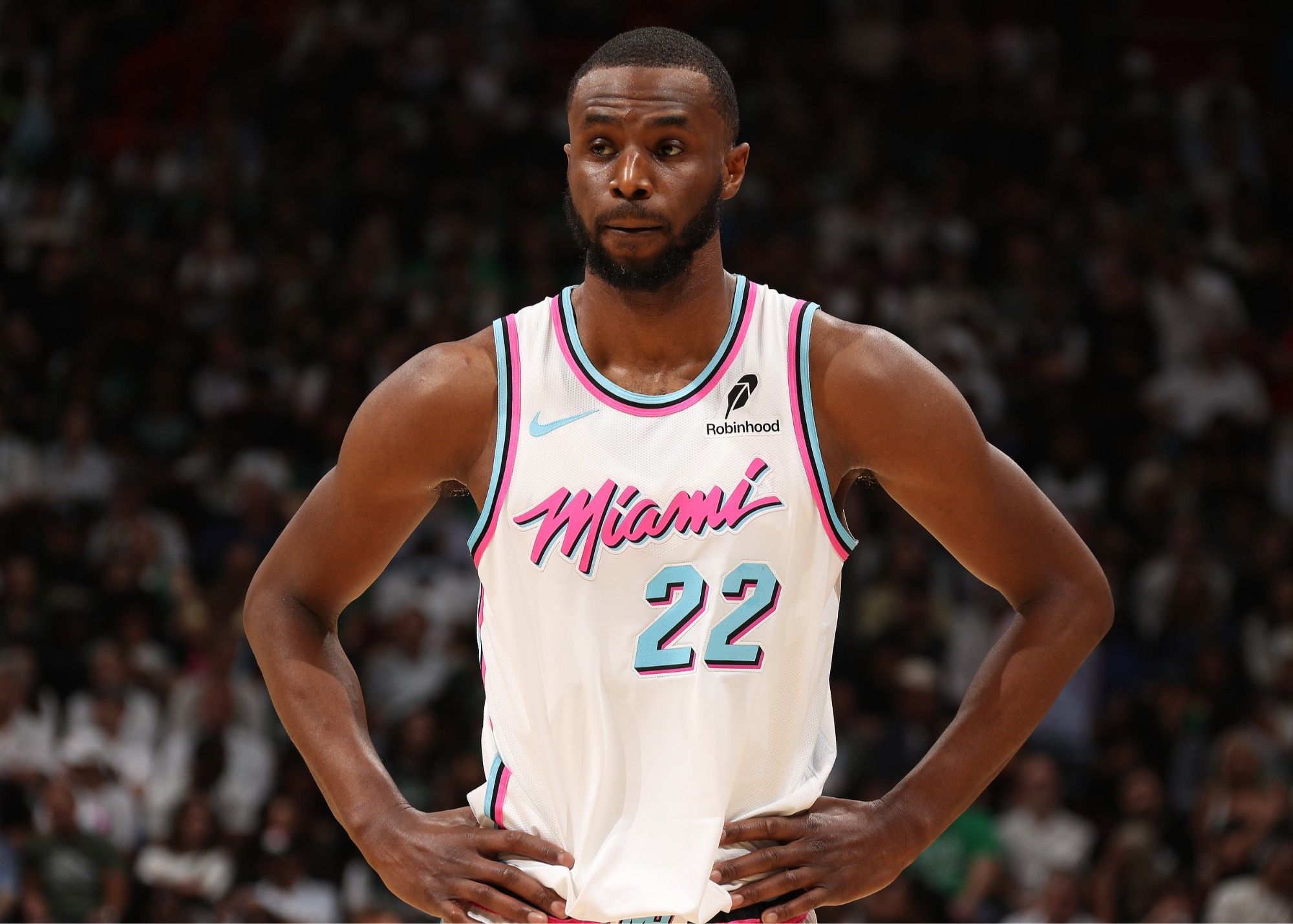 淘汰青岛更衣室！邱彪肯定外援+球队防守，不满混战发挥！（淘汰青岛后更衣室发声：邱彪肯定外援与防守，直言不满混战发挥）