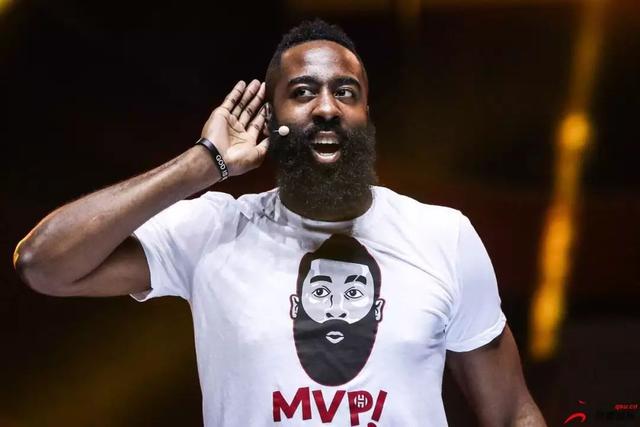 早报：拜仁的四线一十六胜，在我的肩膀上扛着！（早报：拜仁四线豪取16胜，我把重任扛在肩上！）