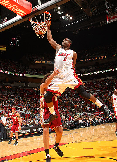 “为保障运动员的身体健康和长远发展，我们决定让郑钦文退出本届全运会”（出于健康与长远发展考虑，郑钦文将退出本届全运会）